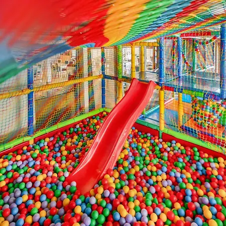 Amber Park אתר נופש 3*